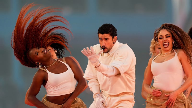 Bad Bunny durante su presentación en el medio tiempo del Super Bowl 60 de la NFL entre los...