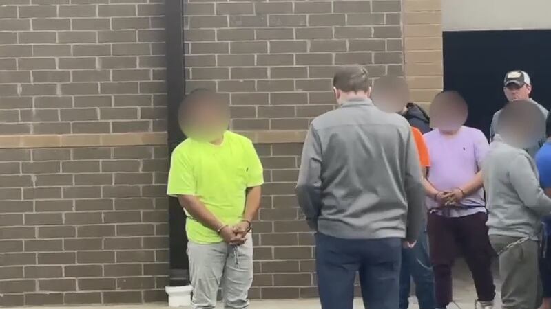 Detención de al menos 7 personas en Portland, Tn por agentes de ICE y la policía de esa ciudad...