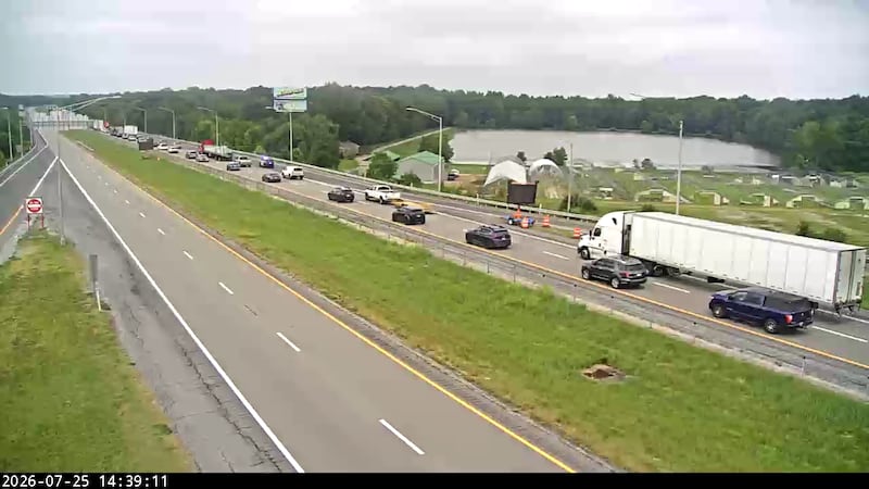 Traffic delayed on the I-24 Ohio River bridge due to a stalled vehicle.