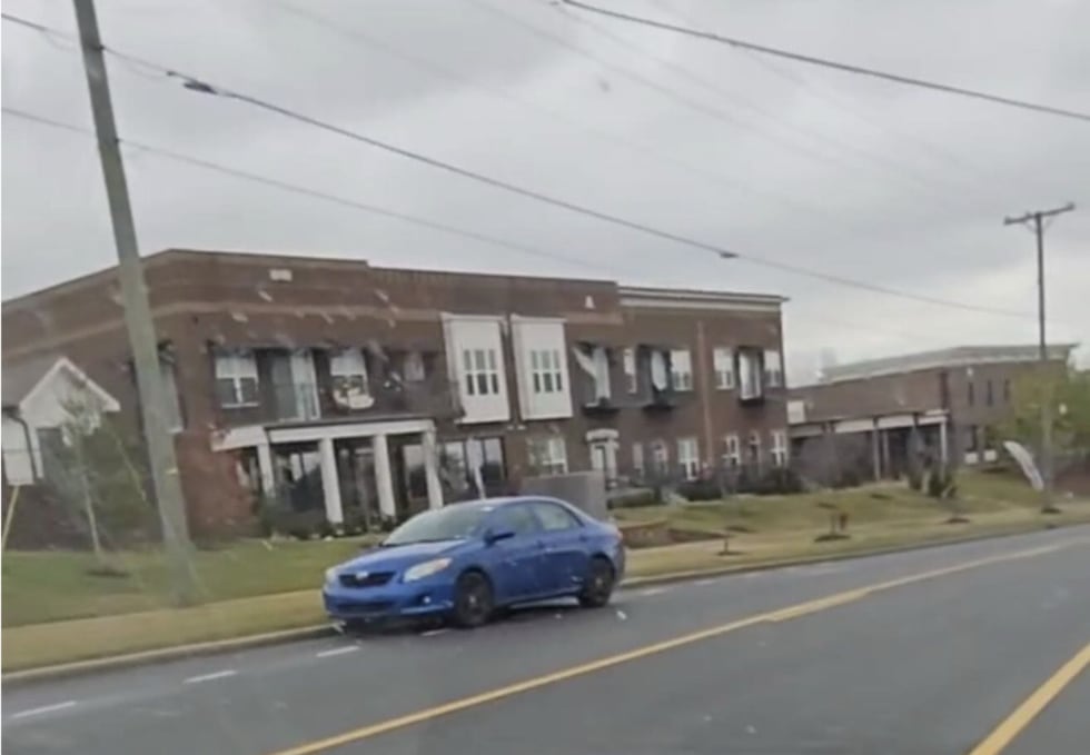 Testigos reportaron la detención de una persona por agentes de ICE la mañana del 19 de febrero...