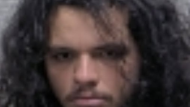 Hombre de 20 años enfrenta cargos en Tennessee