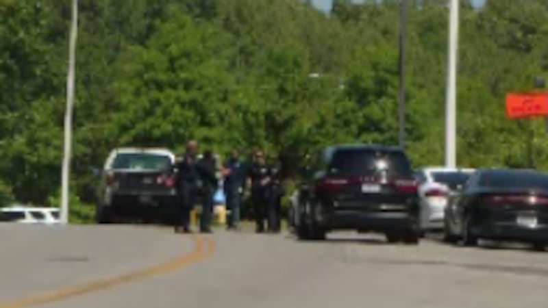 FBI y policía de Memphis se encuentran trabajando en una investigación en Hickory Hill (April...