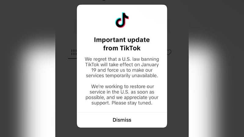 Un mensaje al abrir la red social TikTok la noche del sábado advertía a sus usuarios de que la...