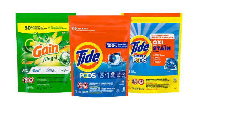 El empaque exterior de los paquetes de detergente líquido para ropa Tide Pods, Gain Flings,...