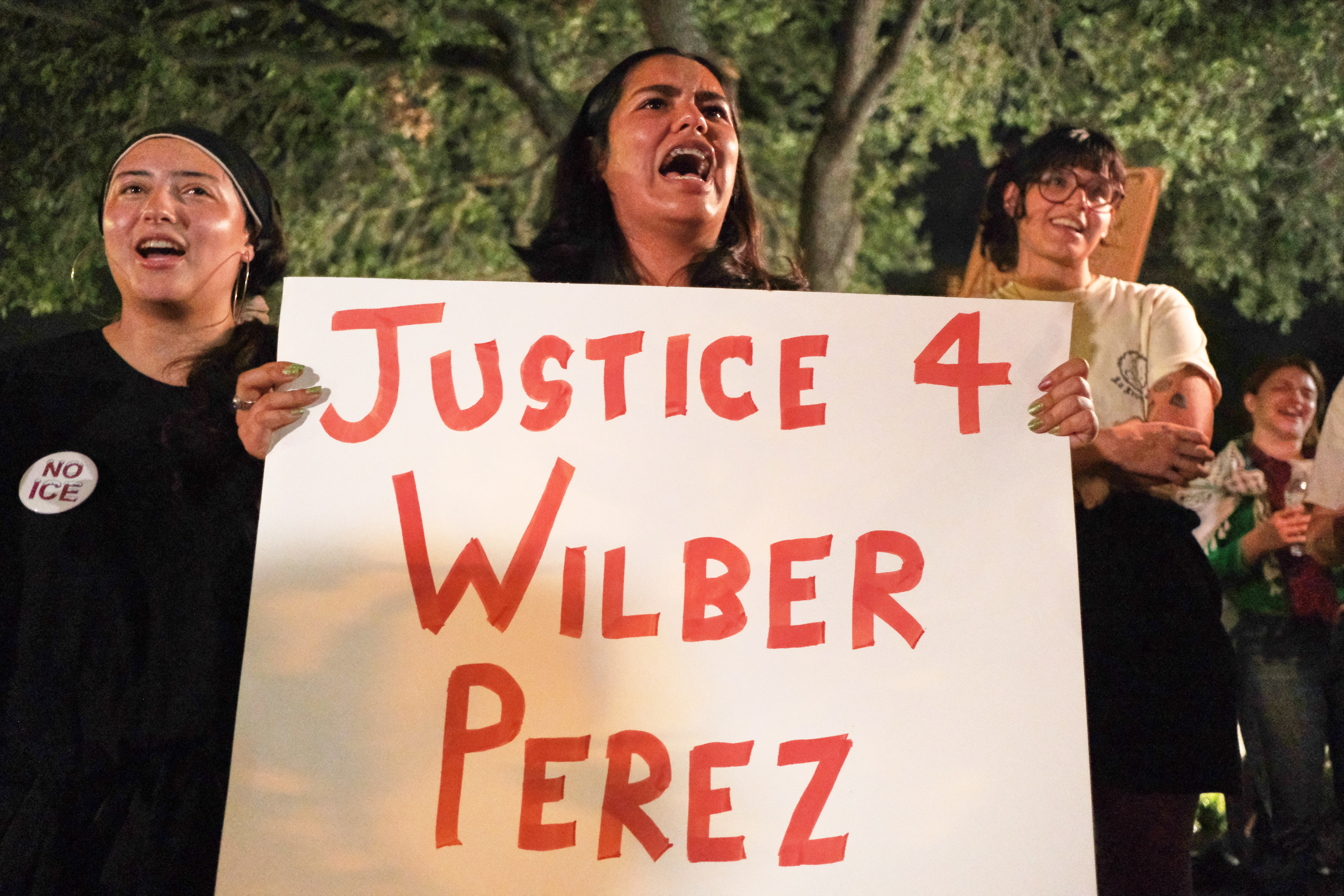 Manifestantes se reúnen el lunes 21 de septiembre de 2026 en Austin, Texas, para protestar...