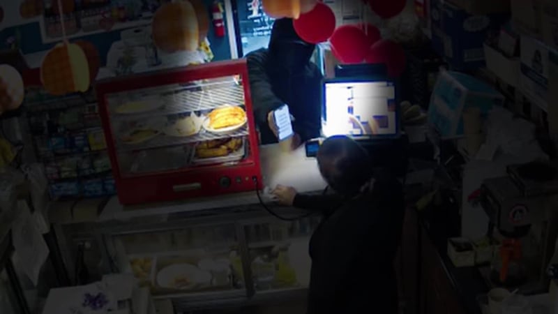 "Se puso agresivo". Sospechoso intenta robar un restaurante hispano usando Google Translate,...