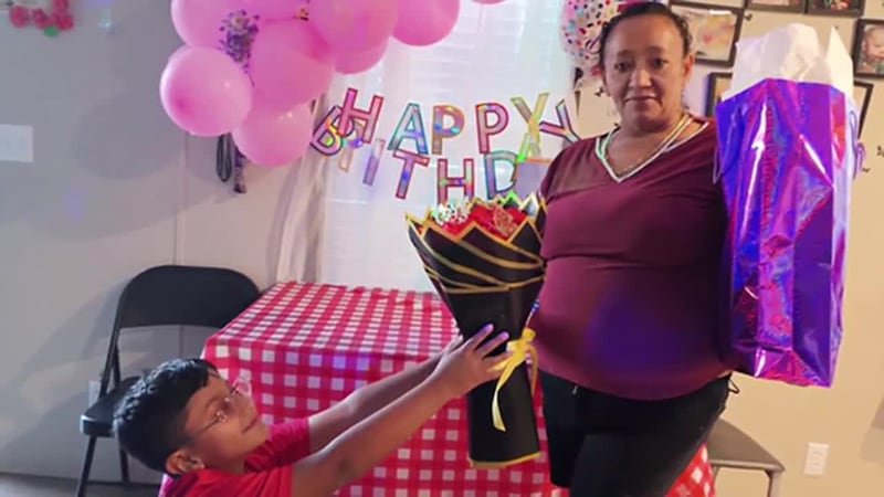 Madre recién operada fue arrestada por ICE tras infracción de tráfico. Su familia cuenta que...