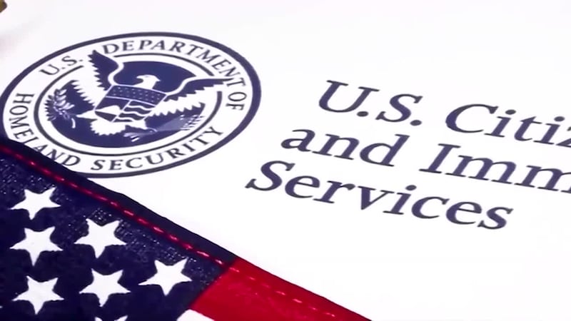 Jueza dictamina que DHS canceló ilegalmente estatus migratorio de 900,000 personas. La...