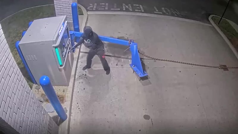 Intento de robo de cajero automático deja cuantiosos daños en Murfreesboro