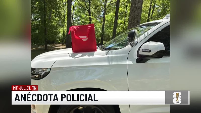 Policía de Mt. Juliet detiene a un repartidor de comida y después realiza la entrega al cliente