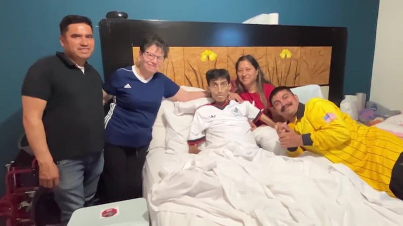 Muere Kevin González, el joven con cáncer que ayer se reencontró con sus padres en México