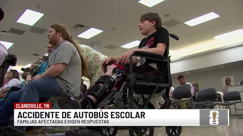 Padres de alumnos involucrados en el accidente en Clarksville exigen respuestas al distrito...