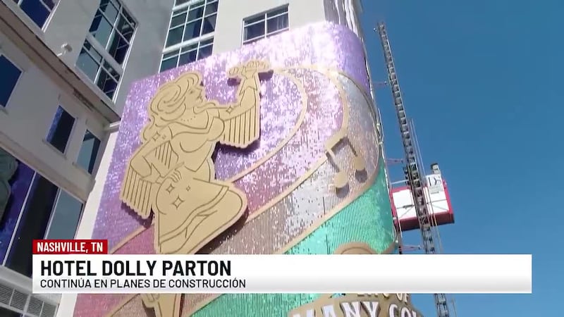 Comunidad en Nashville rinde tributo a Dolly Parton en lo que será su nuevo hotel