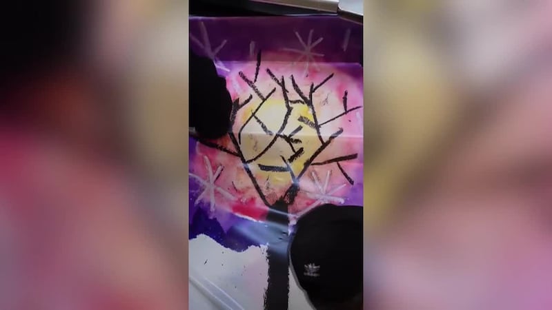 Arte dalumnos de las Escuelas Públicas de Nashville son plasmados en camiones de distribución...